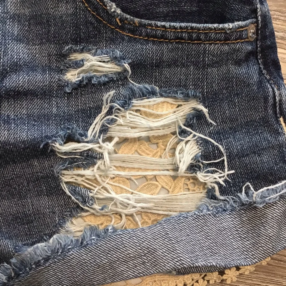 American Eagle Hi Rise Festival Distressed Lace Detail Shorts 0